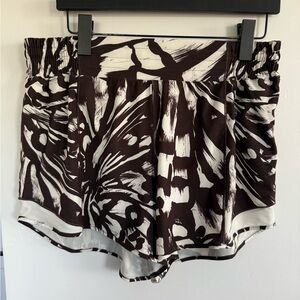 Lululemon Hotty Hot High-Rise Lined Short 4" Size 12